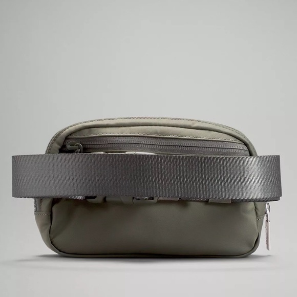 🌿NWT Lululemon Everywhere Belt Bag - Picture 2 of 5